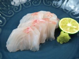 クリックで拡大表示 シロブチハタの刺身