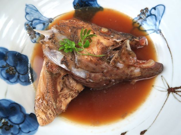 シロブチハタの兜煮