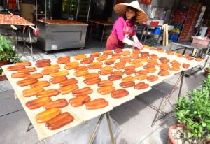 クリックで拡大表示 台湾高雄市での唐墨作り