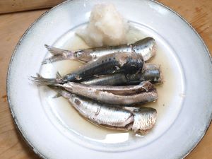 クリックで拡大表示 マイワシの塩炒り