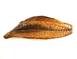 クリックで拡大表示 マルソウダをゆでて乾かし、燻煙したもの