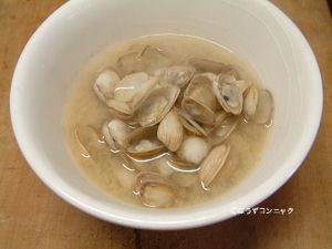 クリックで拡大表示 ヒラタヌマコダキガイのみそ汁