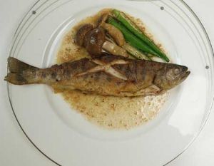 クリックで拡大表示 ヤマメのムニエル