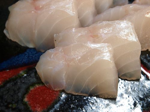 クリックで拡大表示 ヨロイイタチウオの昆布締め