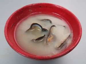 クリックで拡大表示 カリガネエガイのみそ汁