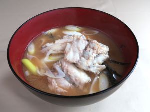 クリックで拡大表示 マダラタルミのみそ汁<