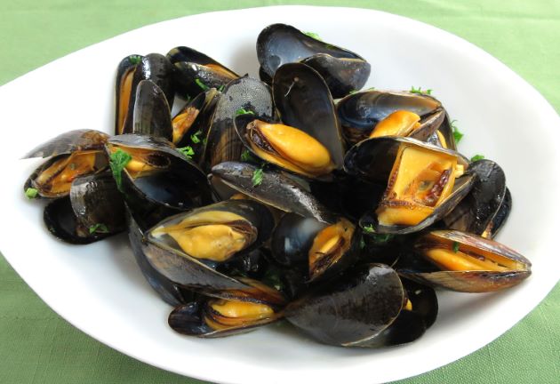 ヨーロッパイガイの白ワイン蒸し