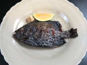 クリックで拡大表示 イシガキダイの子の丸焼き