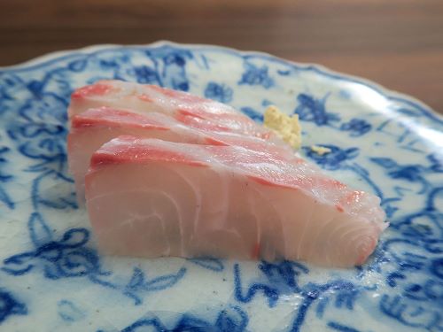 クリックで拡大表示 イシガキダイの刺身