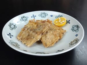 クリックで拡大表示 カガミダイの唐揚げ