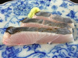 クリックで拡大表示 カガミダイの焼霜造り