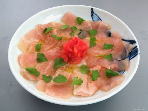クリックで拡大表示 シロカジキのカルパッチョ