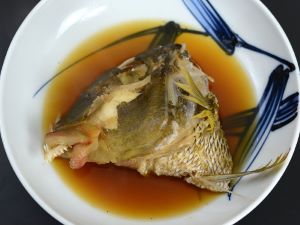 クリックで拡大表示 ヨコシマフエフキの煮つけ