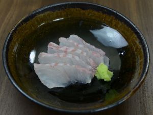 クリックで拡大表示 カスリハタの刺身