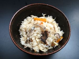 クリックで拡大表示 トンビマイタケの炊き込みご飯