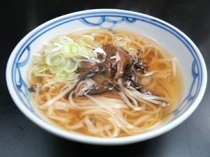 クリックで拡大表示 トンビマイタケの稲庭うどん