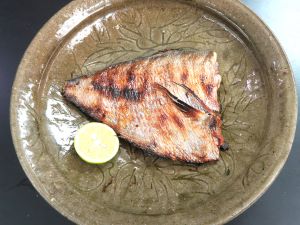 クリックで拡大表示 マルバラシマガツオの塩焼き