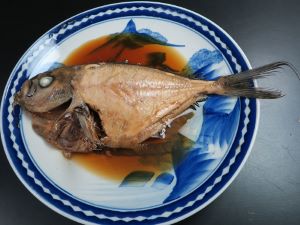 クリックで拡大表示 マルバラシマガツオの煮つけ