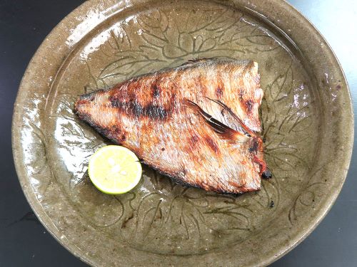マルバラシマガツオの塩焼き