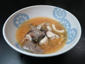 クリックで拡大表示 ダルマザメのみそ汁