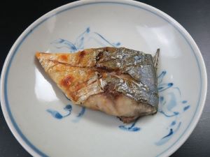 クリックで拡大表示 マブタシマアジの塩焼き