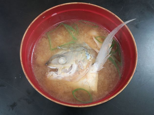 マブタシマアジのみそ汁