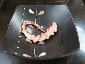 クリックで拡大表示 ニュウドウイカを焼く