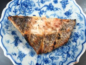 クリックで拡大表示 エリアカコショウダイの塩焼き