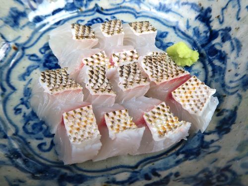 クリックで拡大表示 タテシマフエフキの刺身