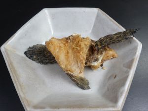 クリックで拡大表示 モヨウハタの唐揚げ
