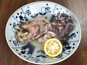 クリックで拡大表示 モヨウハタの兜の酒塩煮
