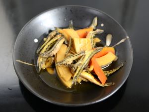 クリックで拡大表示 ヒガシシマドジョウと竹の子の煮もの