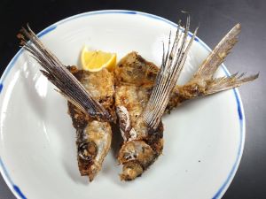 クリックで拡大表示 アカトビの唐揚げ