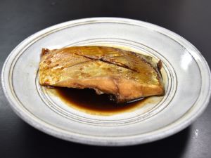 クリックで拡大表示 タイワンヨロイアジの煮つけ