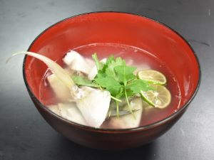 クリックで拡大表示 タイワンヨロイアジの潮汁