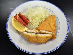 クリックで拡大表示 タイワンヨロイアジのフライ