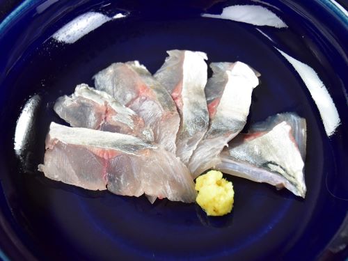 クリックで拡大表示 ヨロイアジの刺身