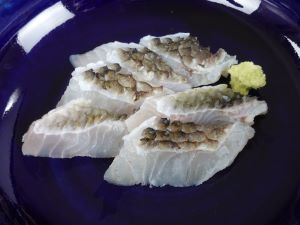 クリックで拡大表示 クサビベラの皮霜造り