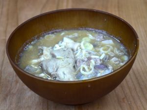 クリックで拡大表示 オンデンザメの料理みそ汁