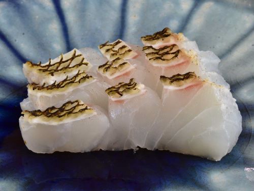 クリックで拡大表示 ヤキーの皮霜造り