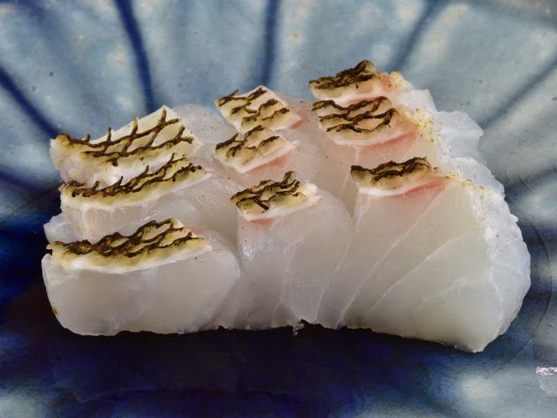 ヤキーの皮霜造り