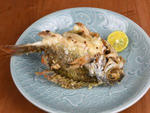 クリックで拡大表示 ヒシムチグヮーの唐揚げ