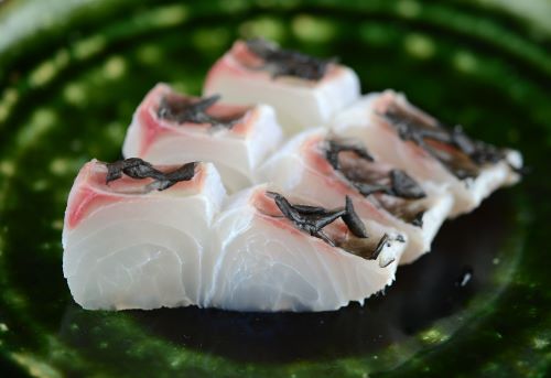 カンムリブダイ 魚類 市場魚貝類図鑑