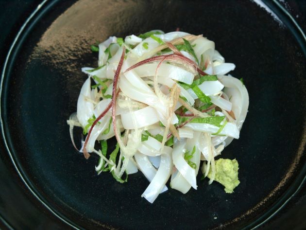 スルメイカの湯引き