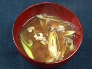 クリックで拡大表示 カキのみそ汁