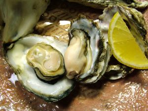 クリックで拡大表示 スミノエガキの蒸しガキ