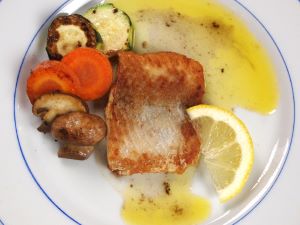 クリックで拡大表示 イワナのムニエル