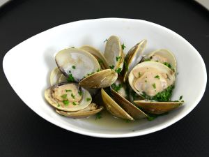 クリックで拡大表示 チョウセンハマグリのワイン蒸し