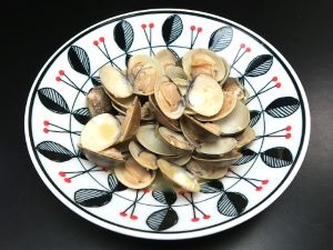 クリックで拡大表示 シナハマグリのワイン蒸し