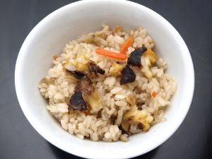 クリックで拡大表示 サザエの炊き込みご飯